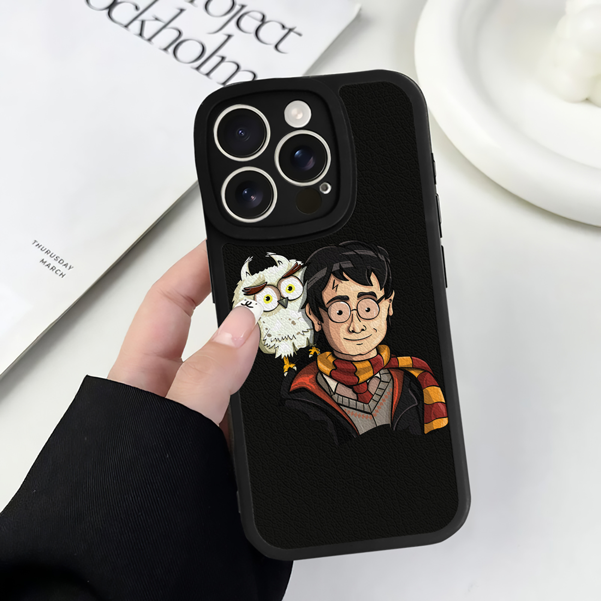 （画像用） Harry Potter ハリー・ポッターシリーズ 【iPhone 16シリーズ対応】シリコンスマホケース（レザー調） 材質：シリコン